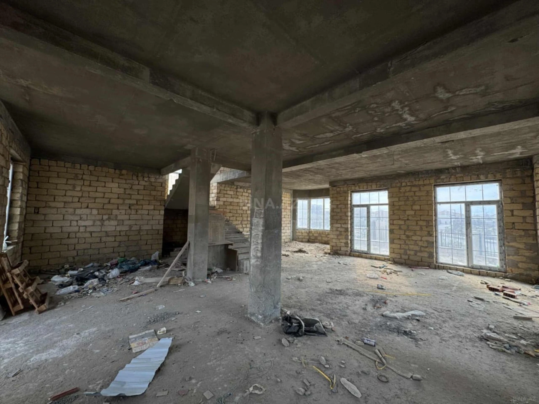 Satılır 6 otaqlı həyət evi 300 m²