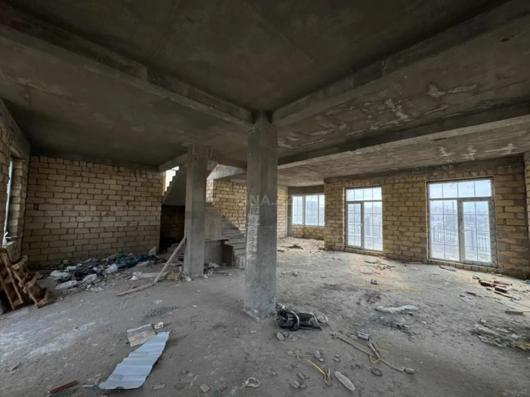 Satılır 6 otaqlı həyət evi 300 m²