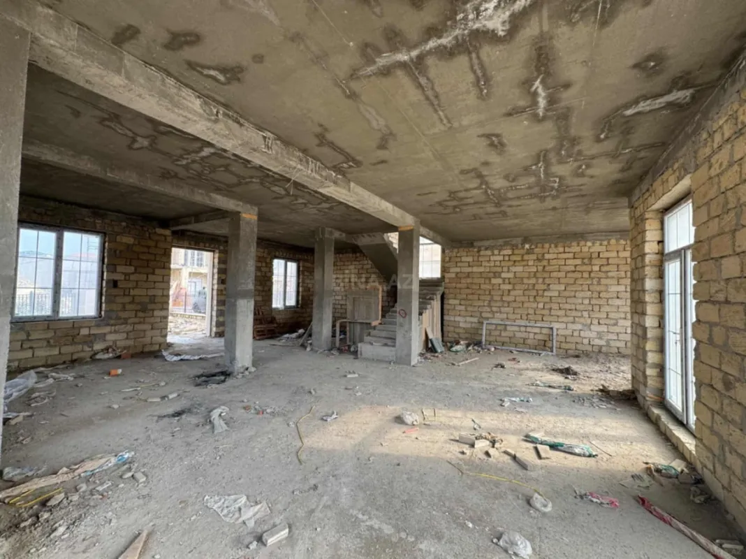 Satılır 6 otaqlı həyət evi 300 m²