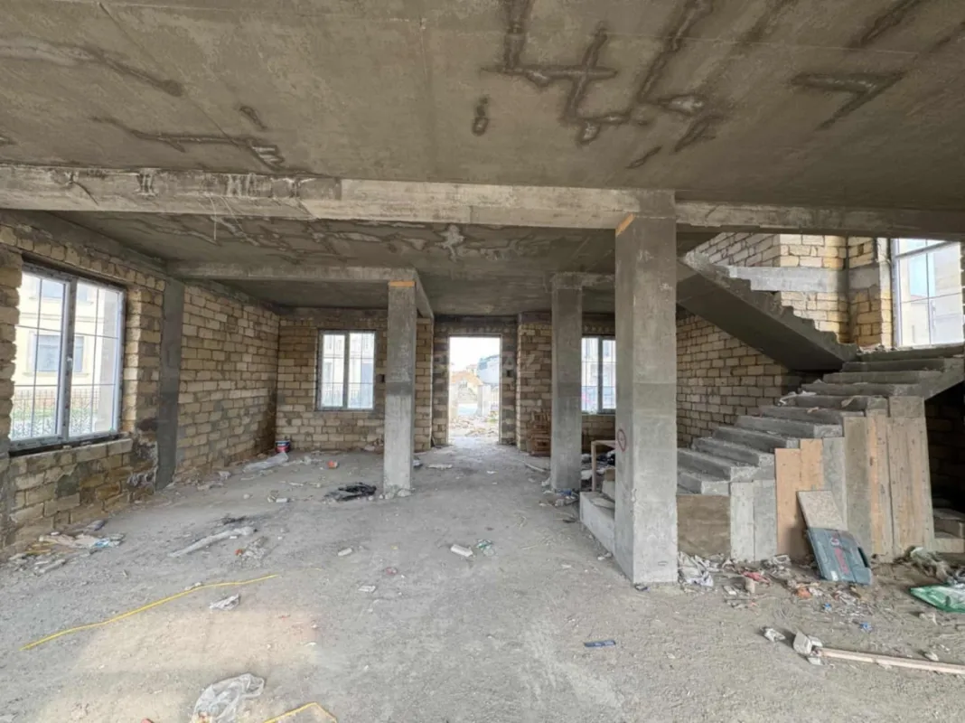 Satılır 6 otaqlı həyət evi 300 m²