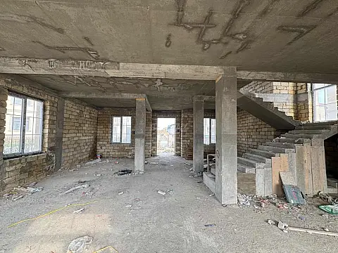 Satılır 6 otaqlı həyət evi 300 m²