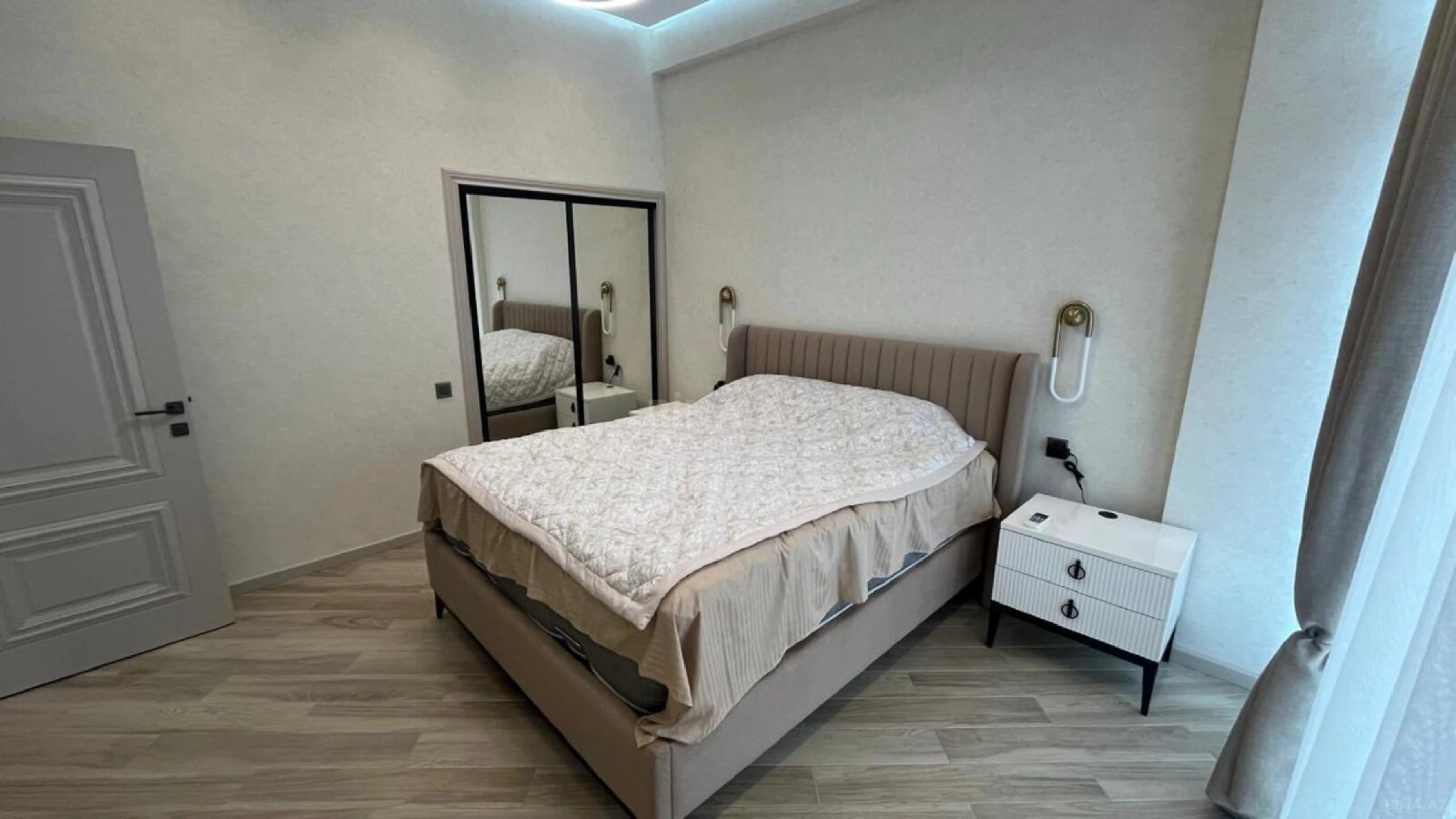 Kirayə verilir 2 otaqlı mənzil 80 m²