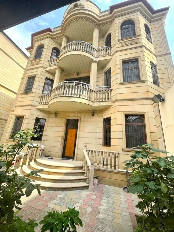 Satılır 7 otaqlı həyət evi 380 m²