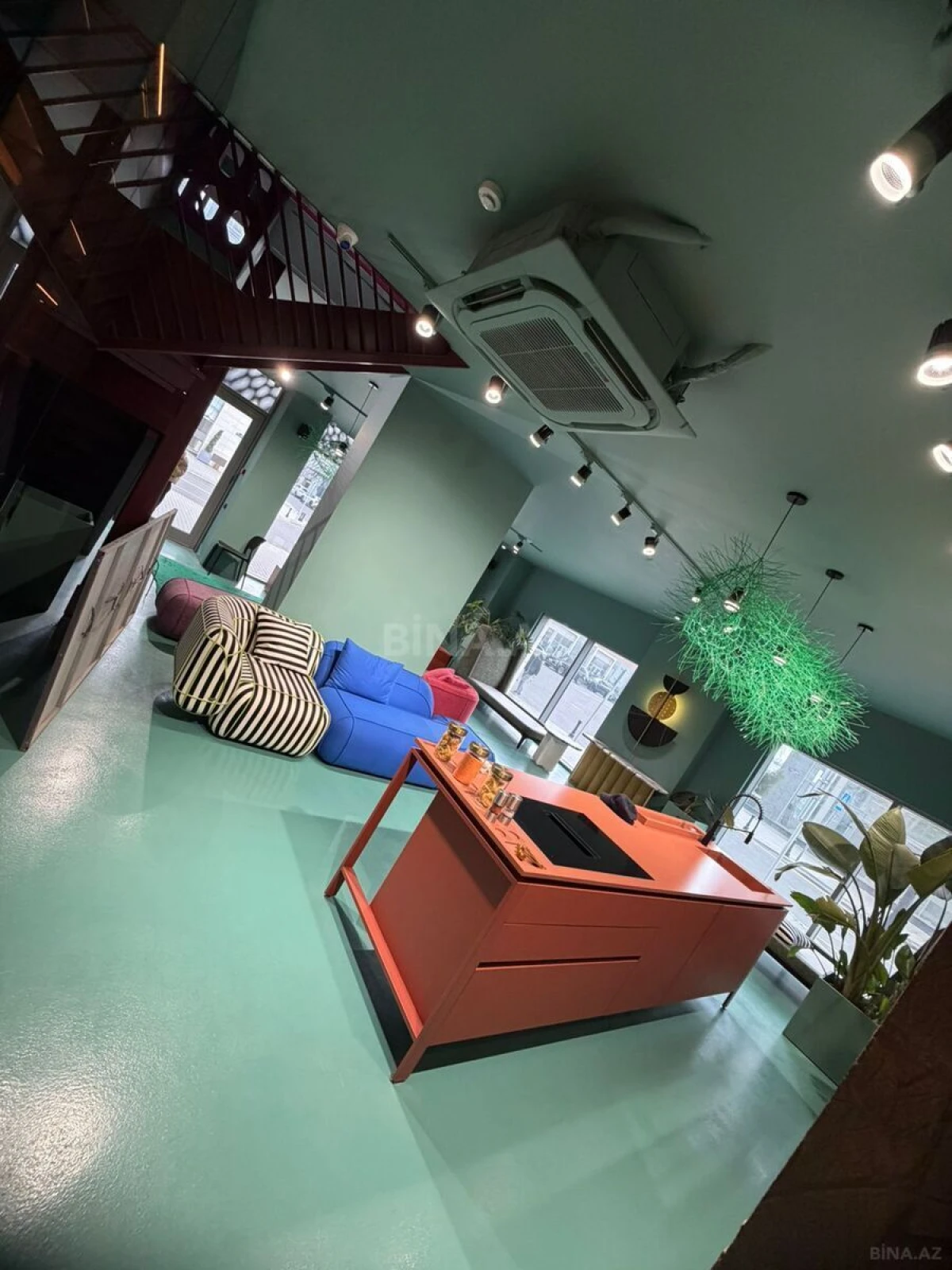 Kirayə verilir obyekt 150 m²