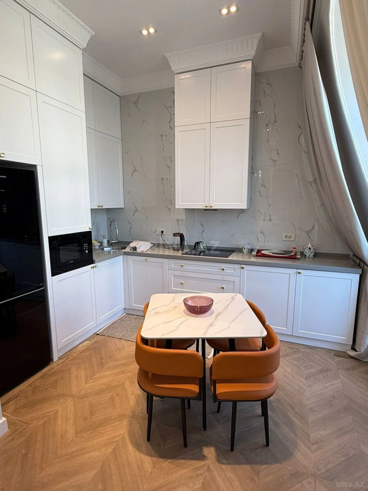 Kirayə verilir 2 otaqlı mənzil 90 m²