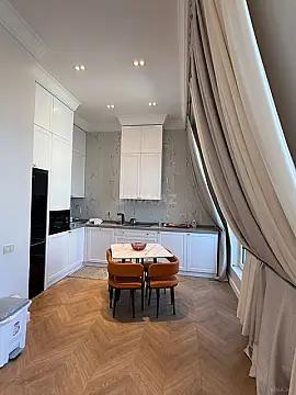 Kirayə verilir 2 otaqlı mənzil 90 m²