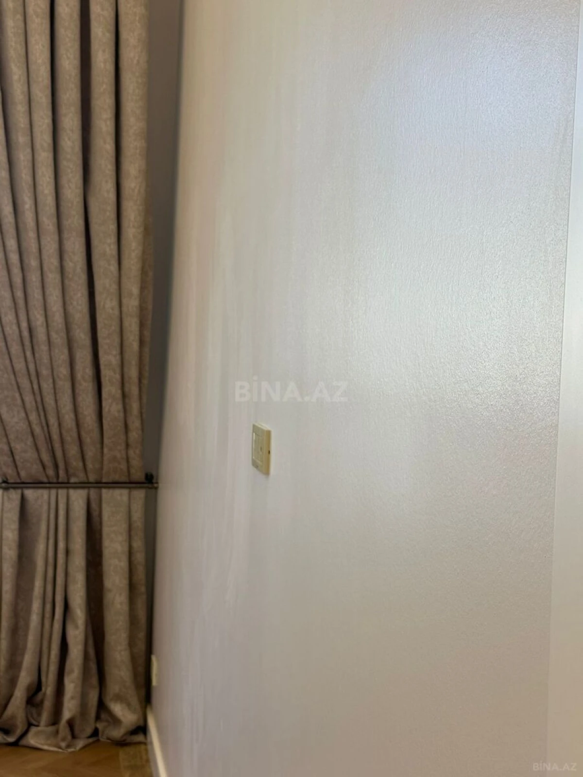 Kirayə verilir 2 otaqlı mənzil 90 m²