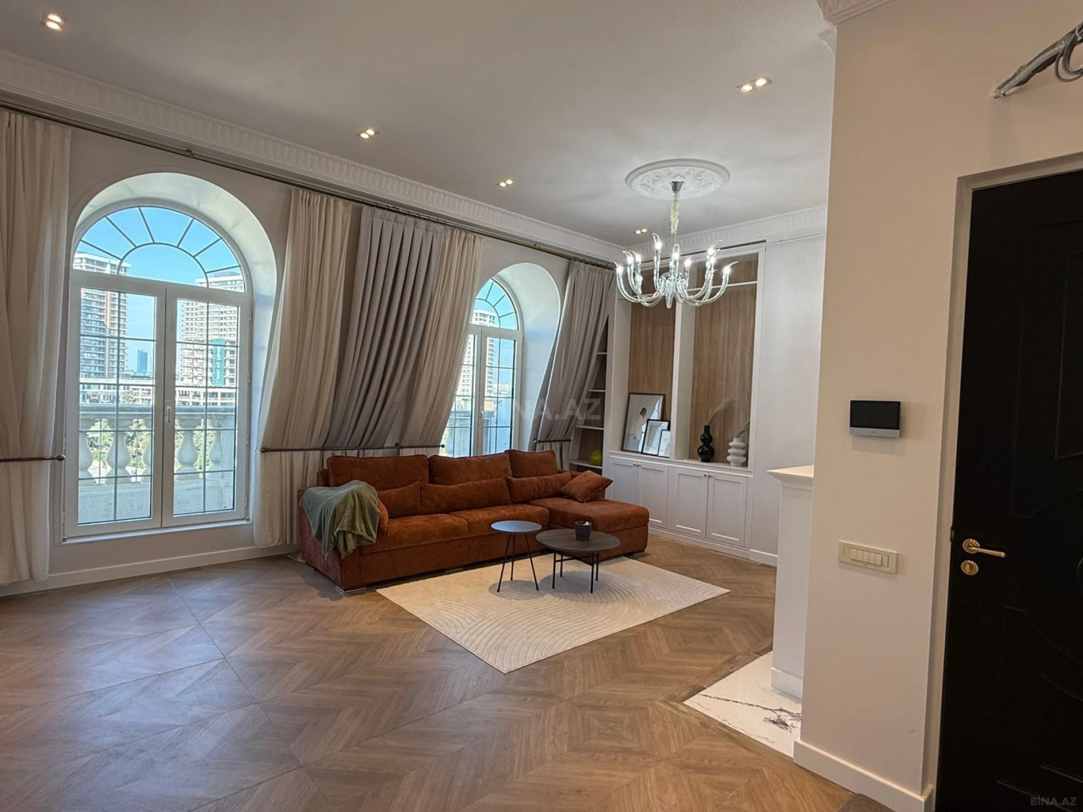 Kirayə verilir 2 otaqlı mənzil 90 m²