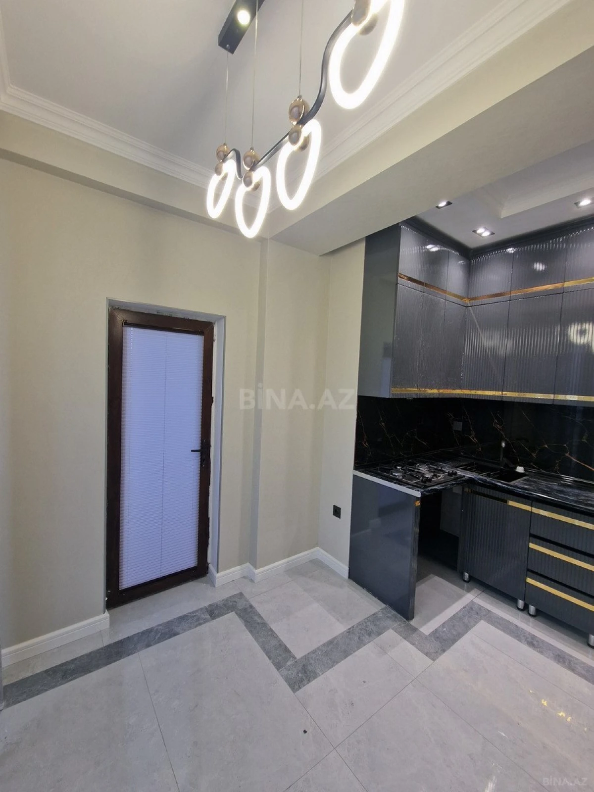 Satılır 2 otaqlı mənzil 70 m²