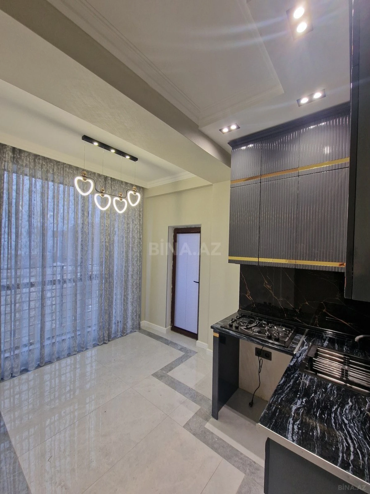 Satılır 2 otaqlı mənzil 70 m²