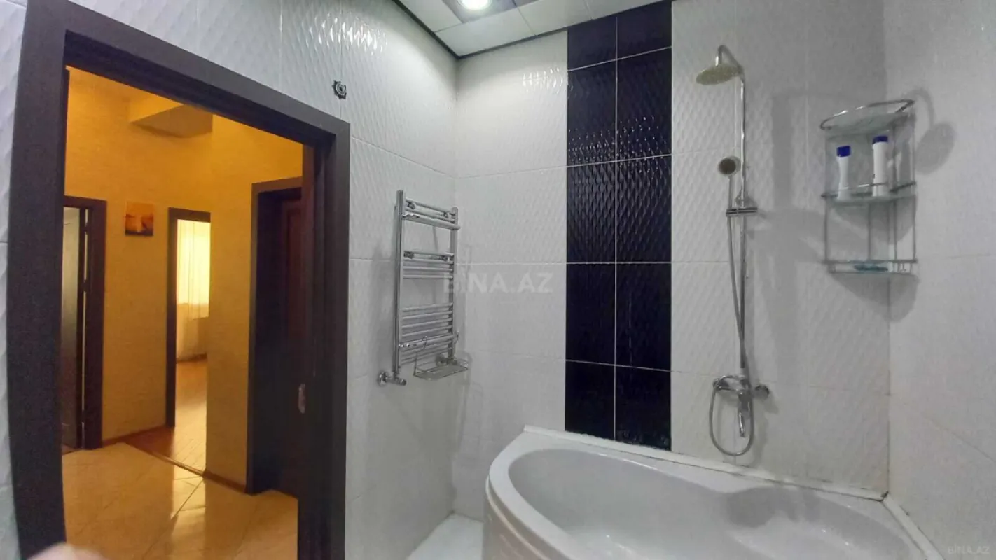 Satılır 4 otaqlı mənzil 130 m²