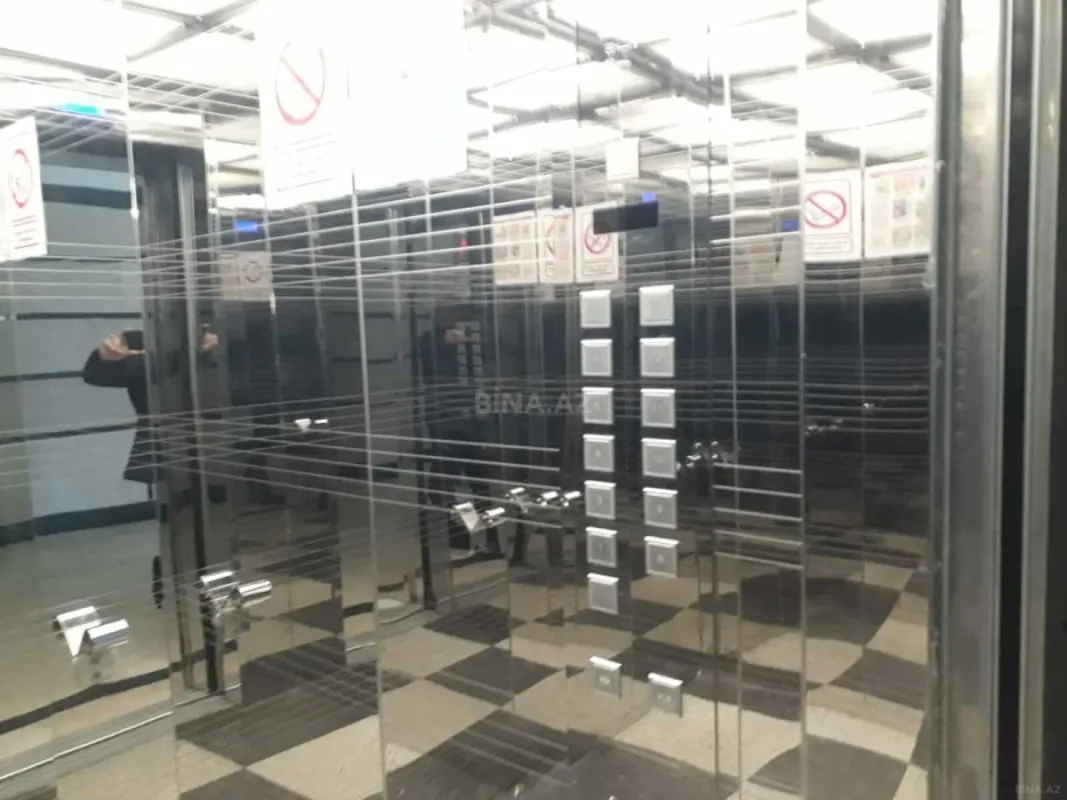 Satılır 4 otaqlı mənzil 130 m²