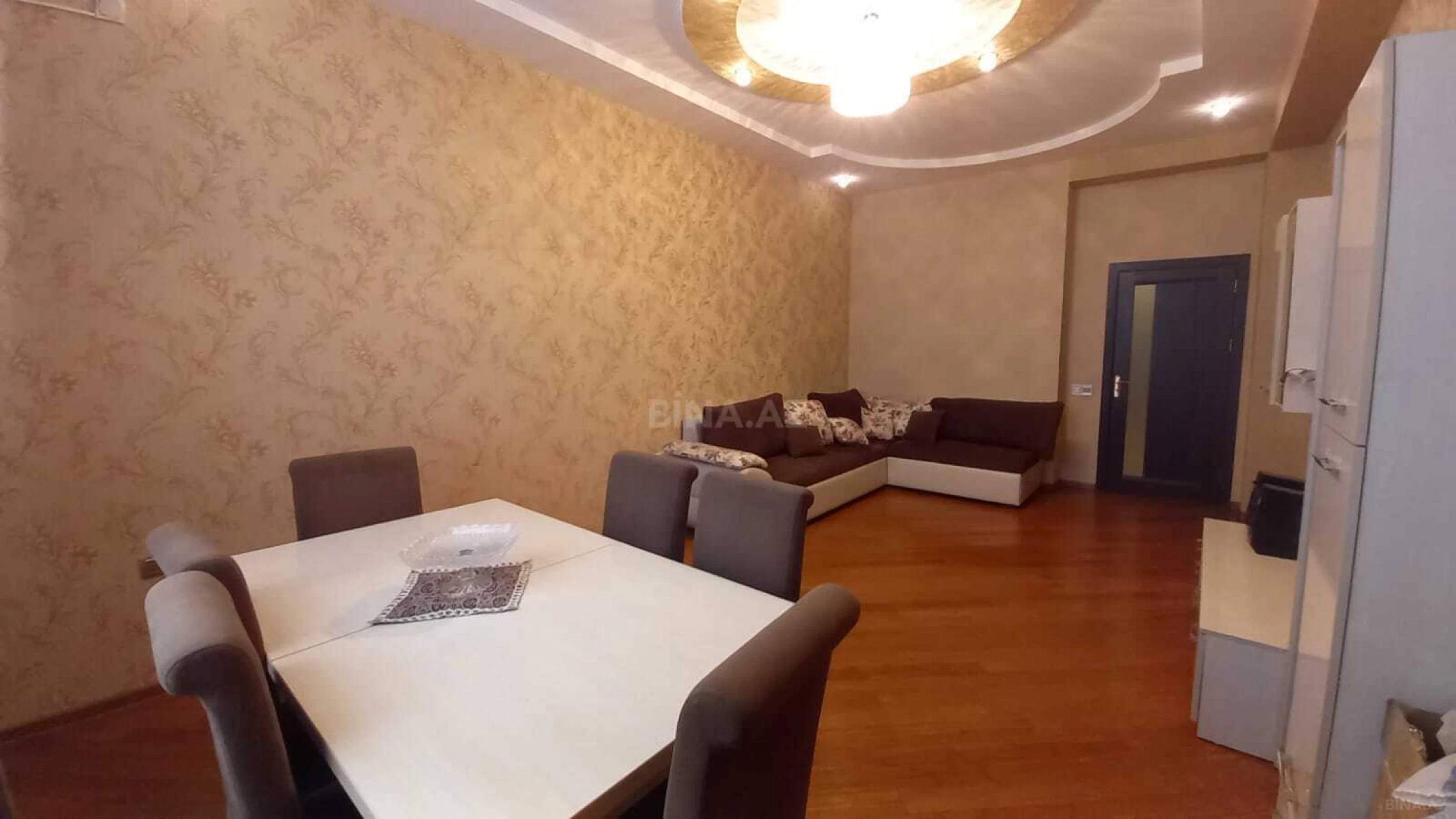 Satılır 4 otaqlı mənzil 130 m²