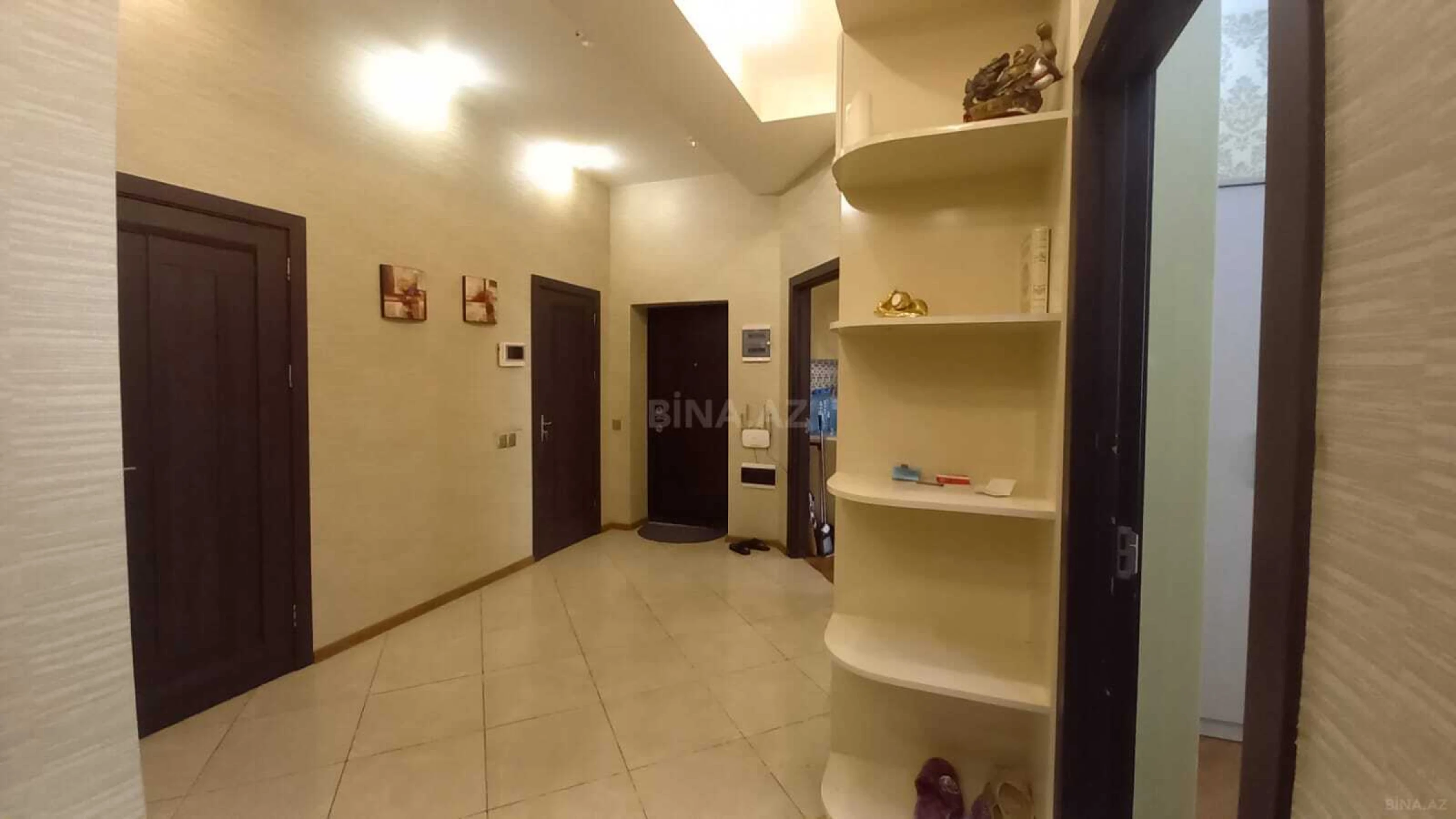 Satılır 4 otaqlı mənzil 130 m²