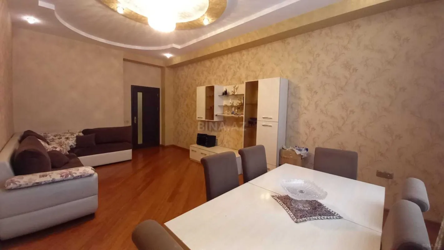Satılır 4 otaqlı mənzil 130 m²