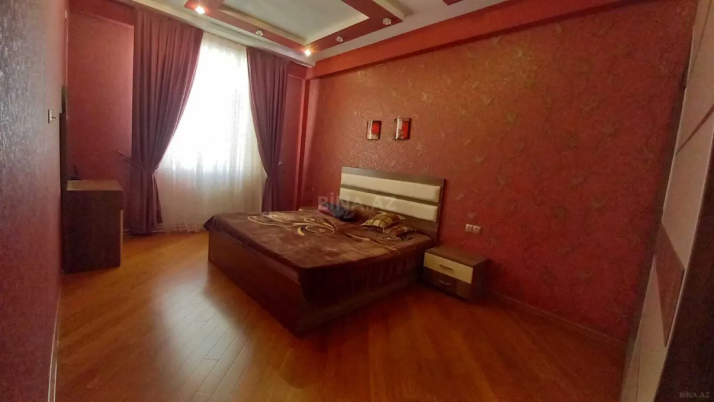 Satılır 4 otaqlı mənzil 130 m²