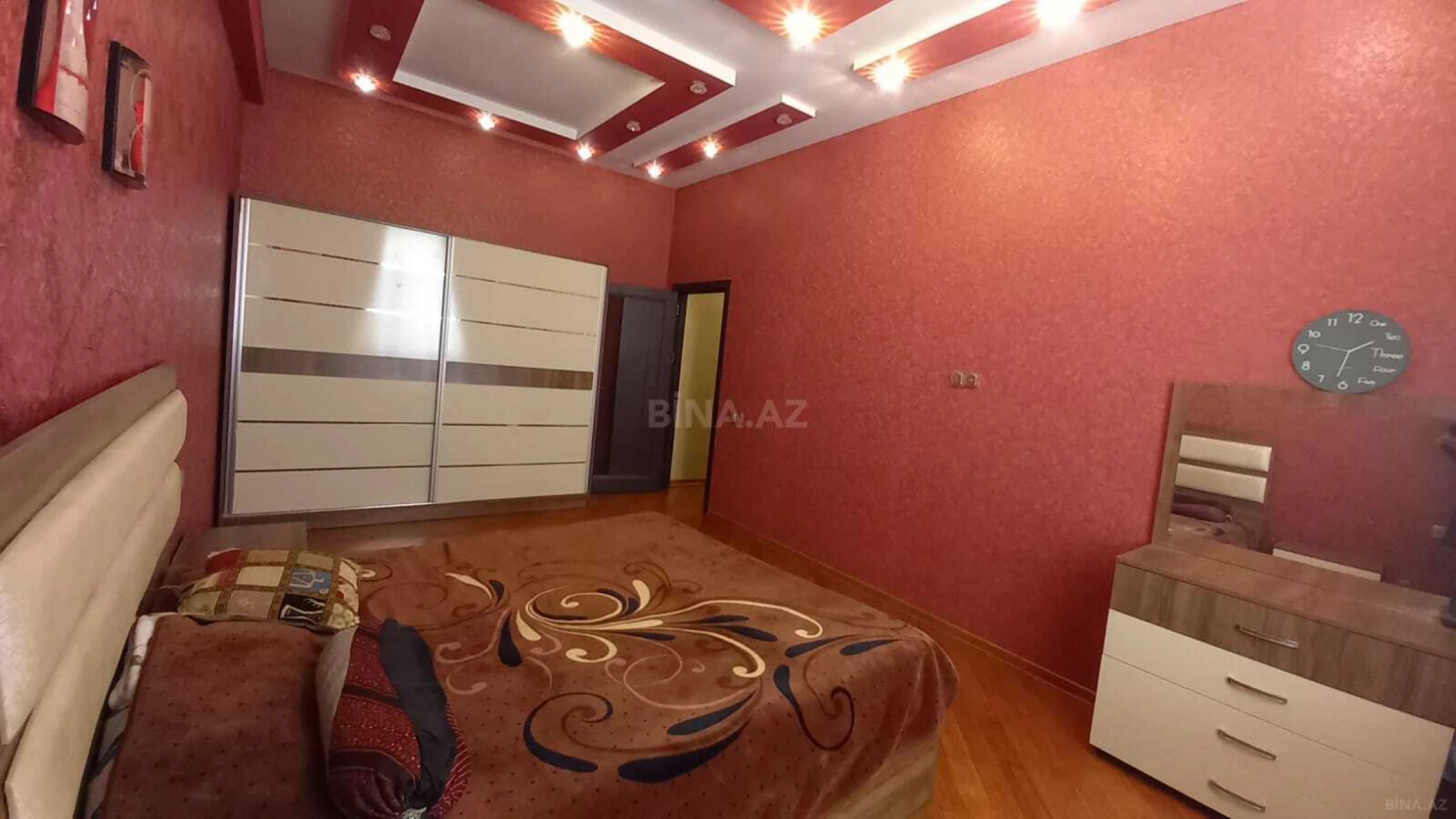 Satılır 4 otaqlı mənzil 130 m²