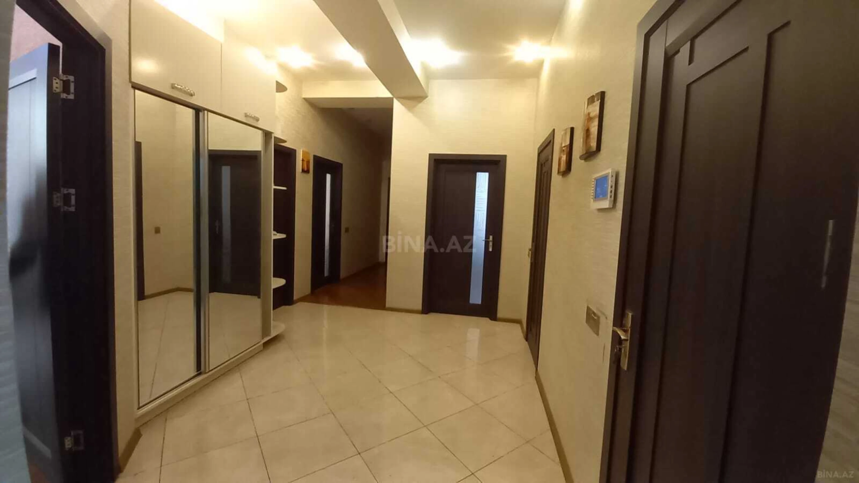 Satılır 4 otaqlı mənzil 130 m²