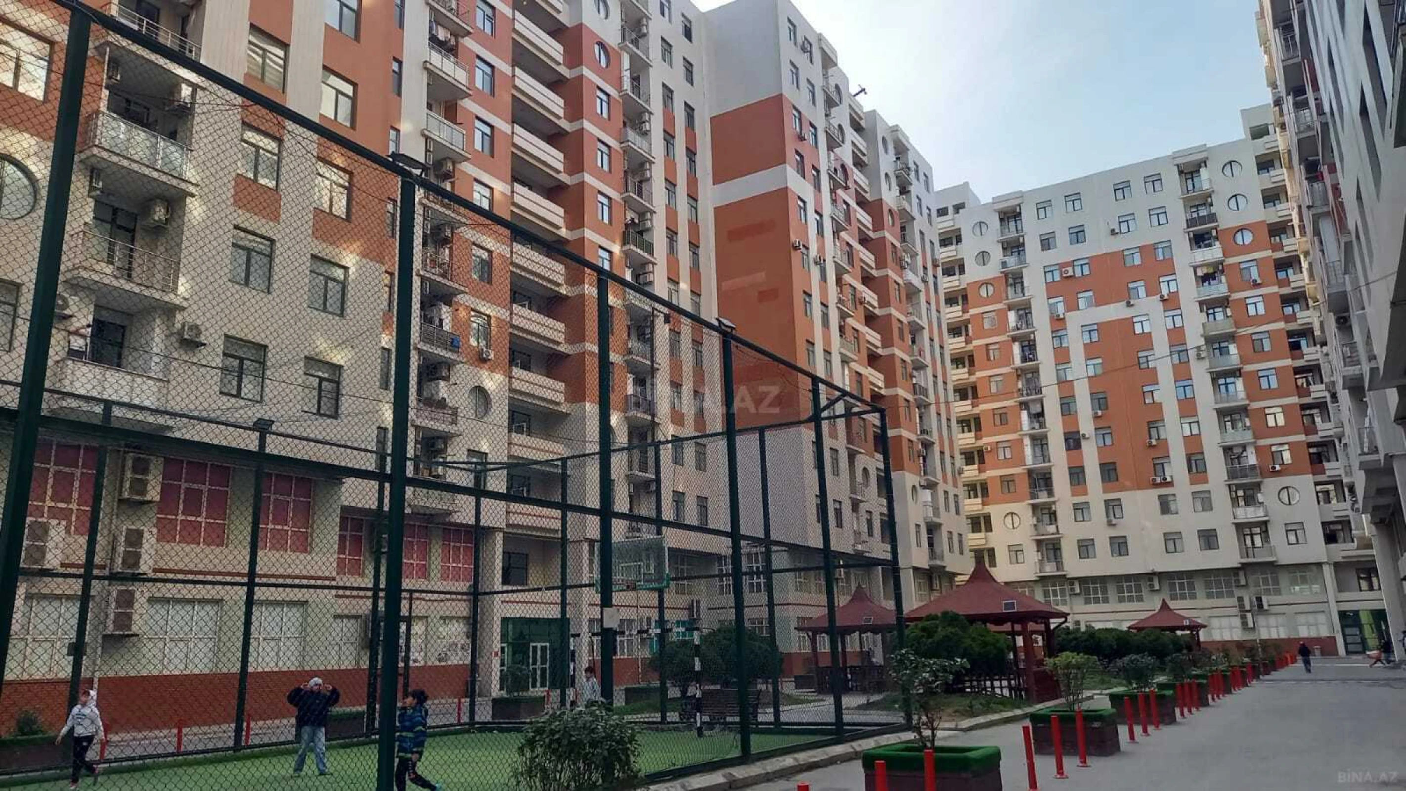 Satılır 4 otaqlı mənzil 130 m²