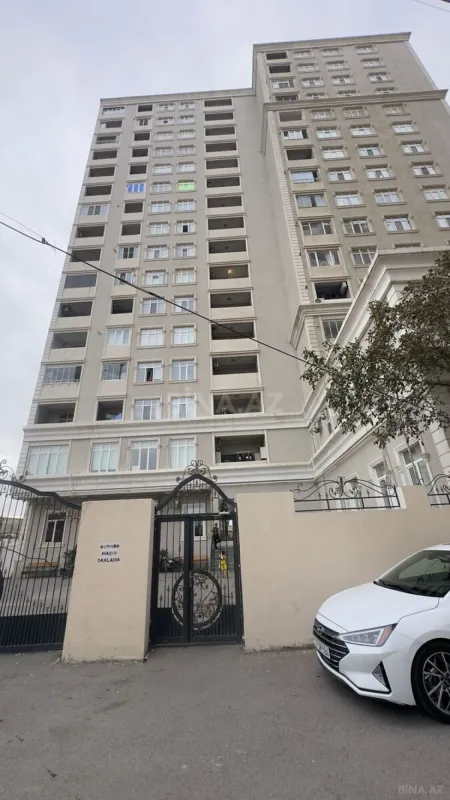Satılır 3 otaqlı mənzil 130 m²