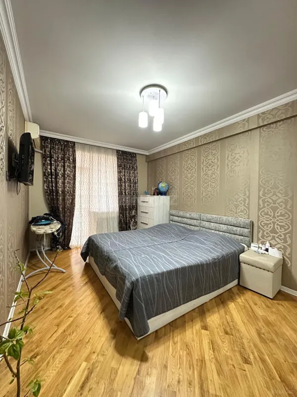 Satılır 3 otaqlı mənzil 120 m²