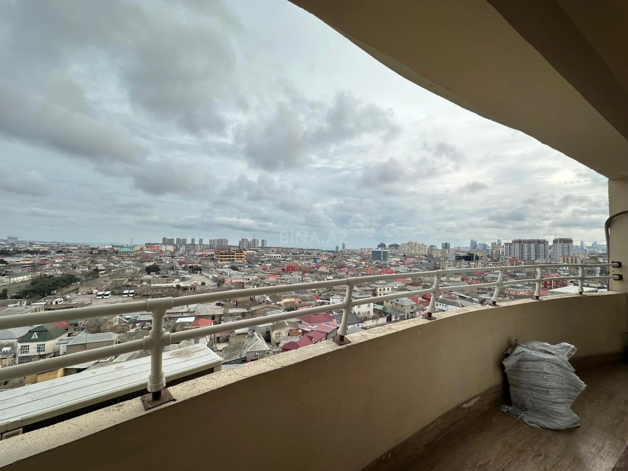 Satılır 3 otaqlı mənzil 120 m²