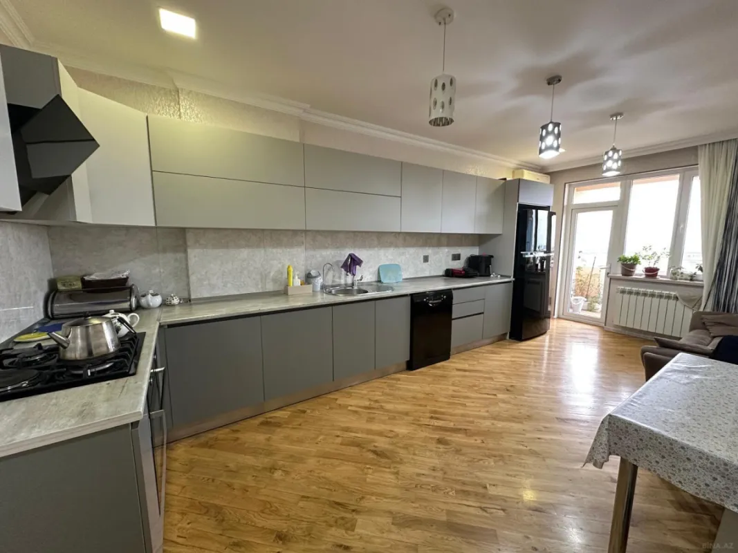 Satılır 3 otaqlı mənzil 120 m²