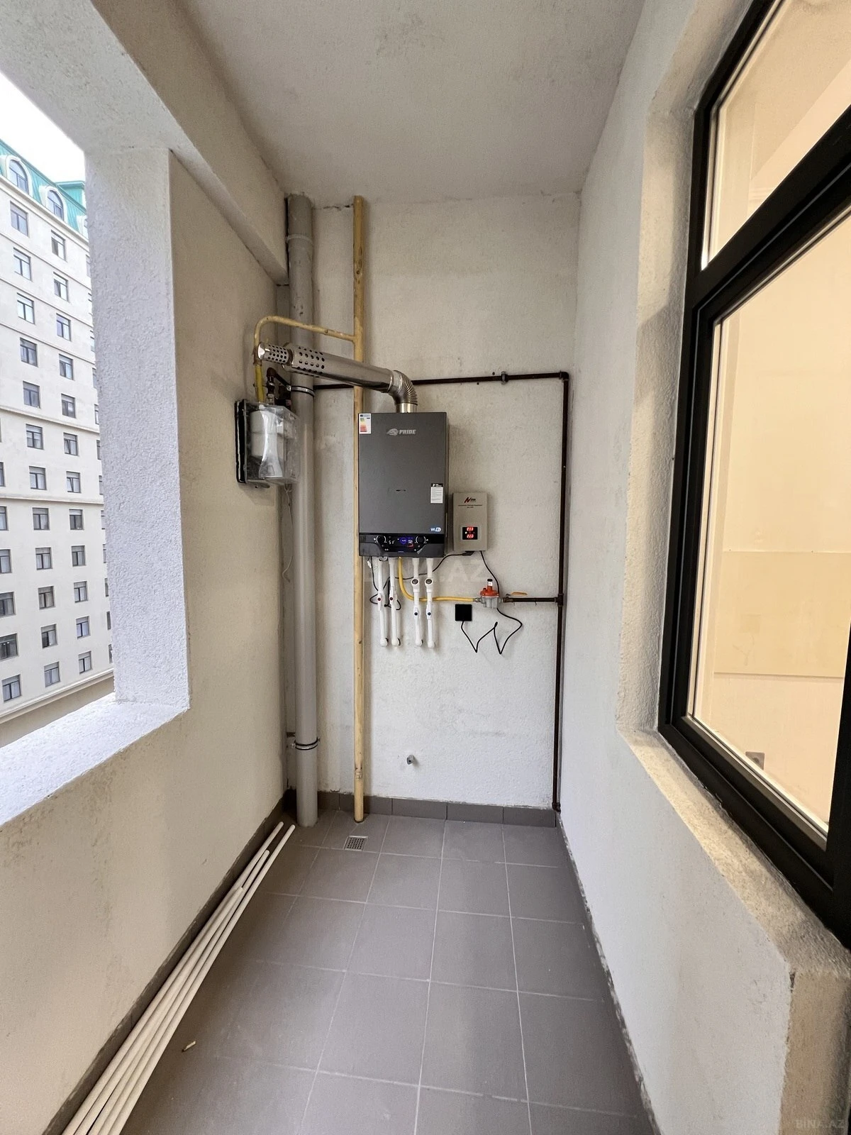 Satılır 2 otaqlı mənzil 93 m²