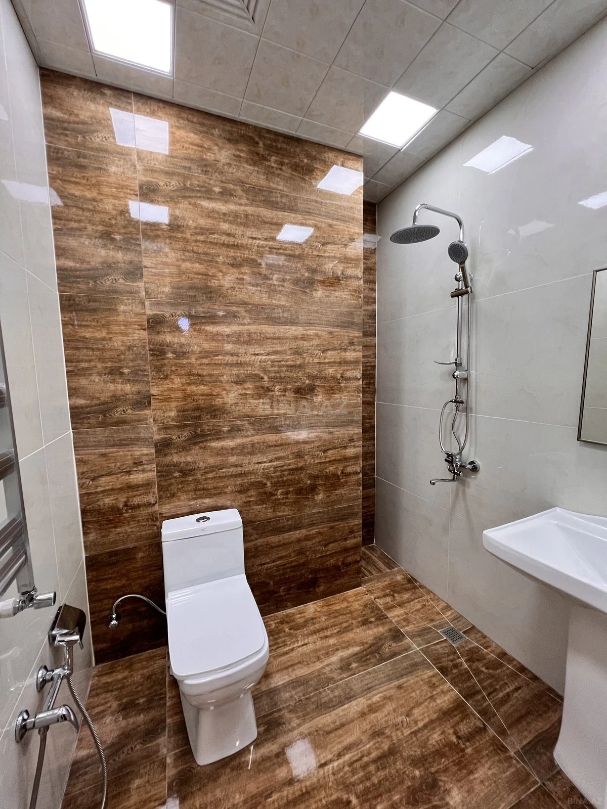 Satılır 2 otaqlı mənzil 93 m²