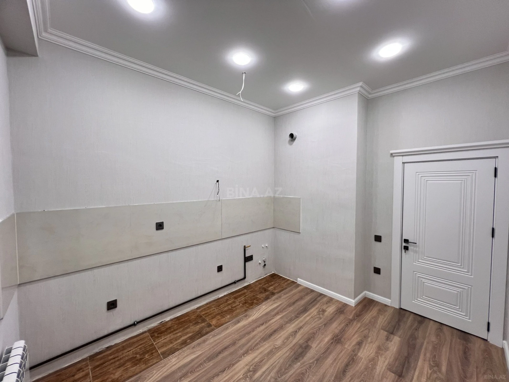 Satılır 2 otaqlı mənzil 93 m²