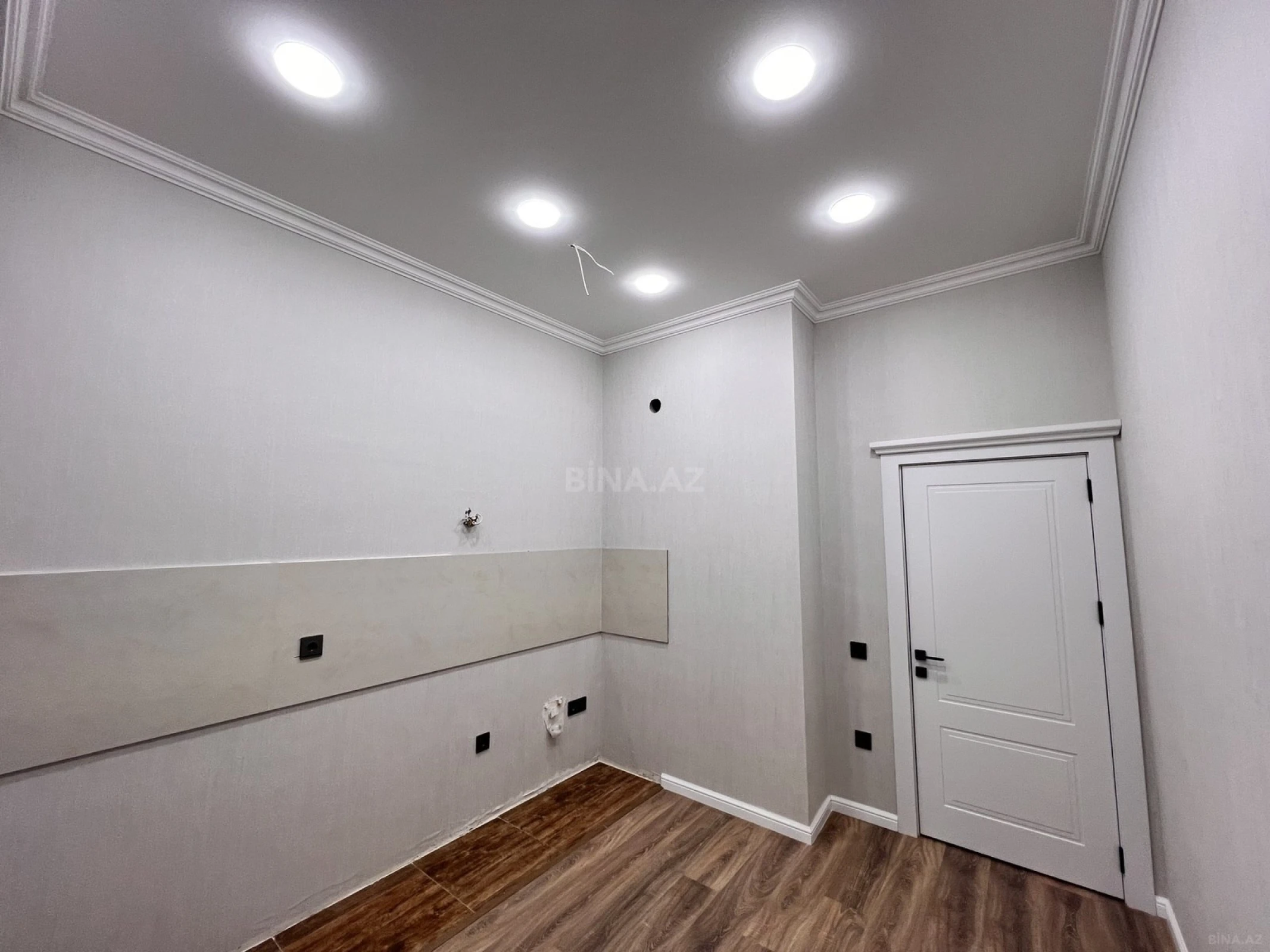 Satılır 2 otaqlı mənzil 93 m²