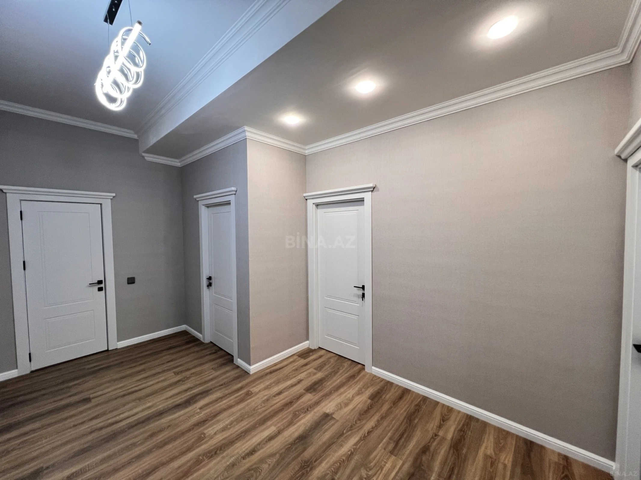 Satılır 2 otaqlı mənzil 93 m²