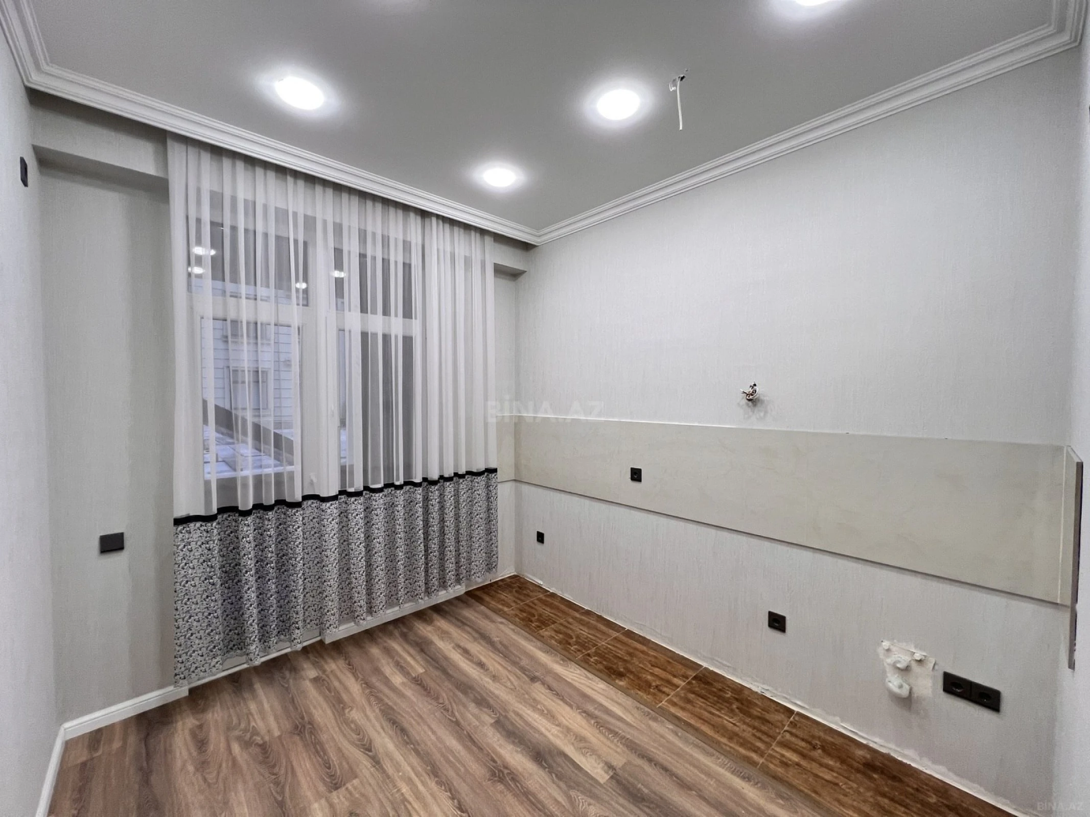 Satılır 2 otaqlı mənzil 93 m²