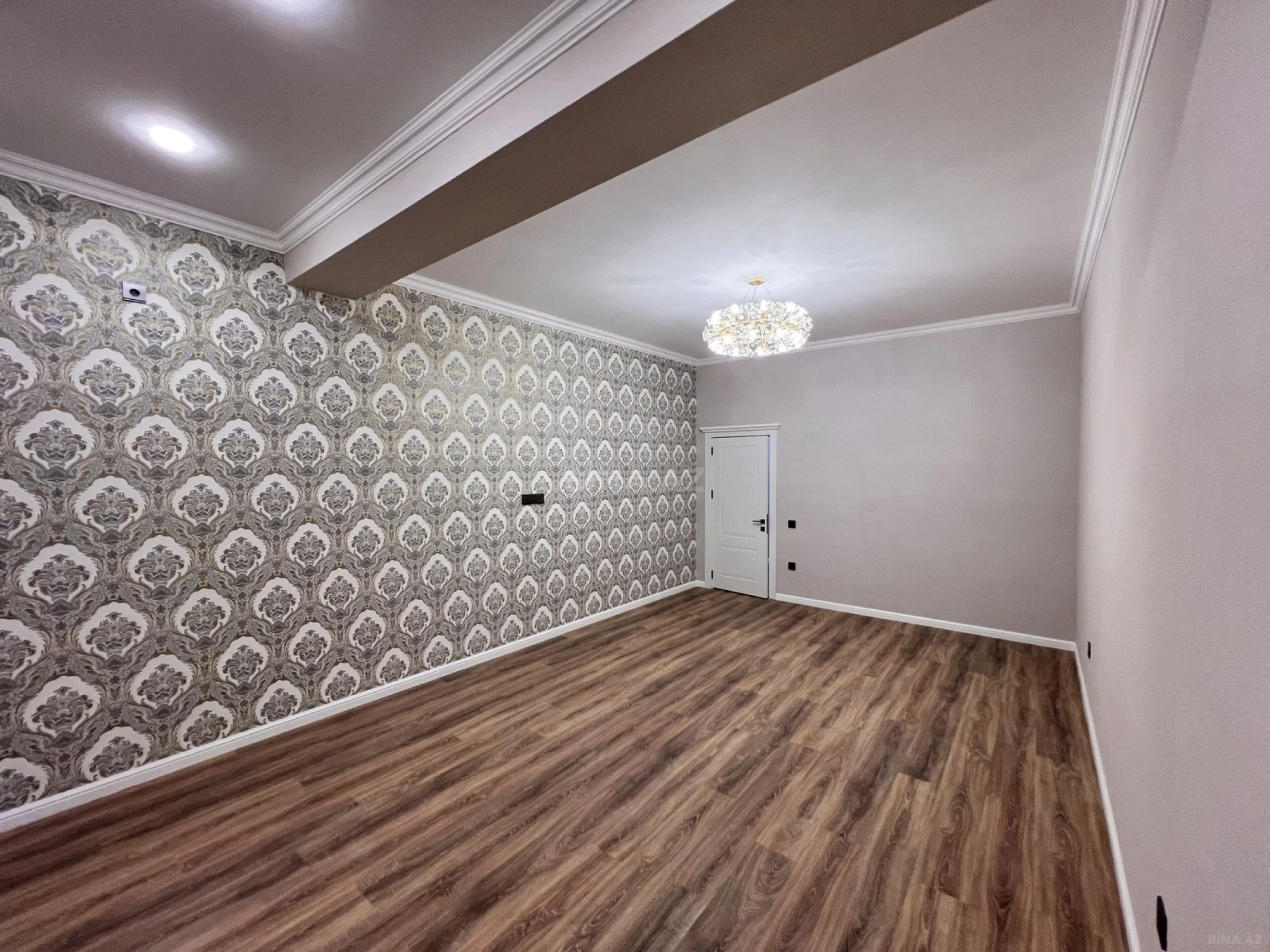 Satılır 2 otaqlı mənzil 93 m²