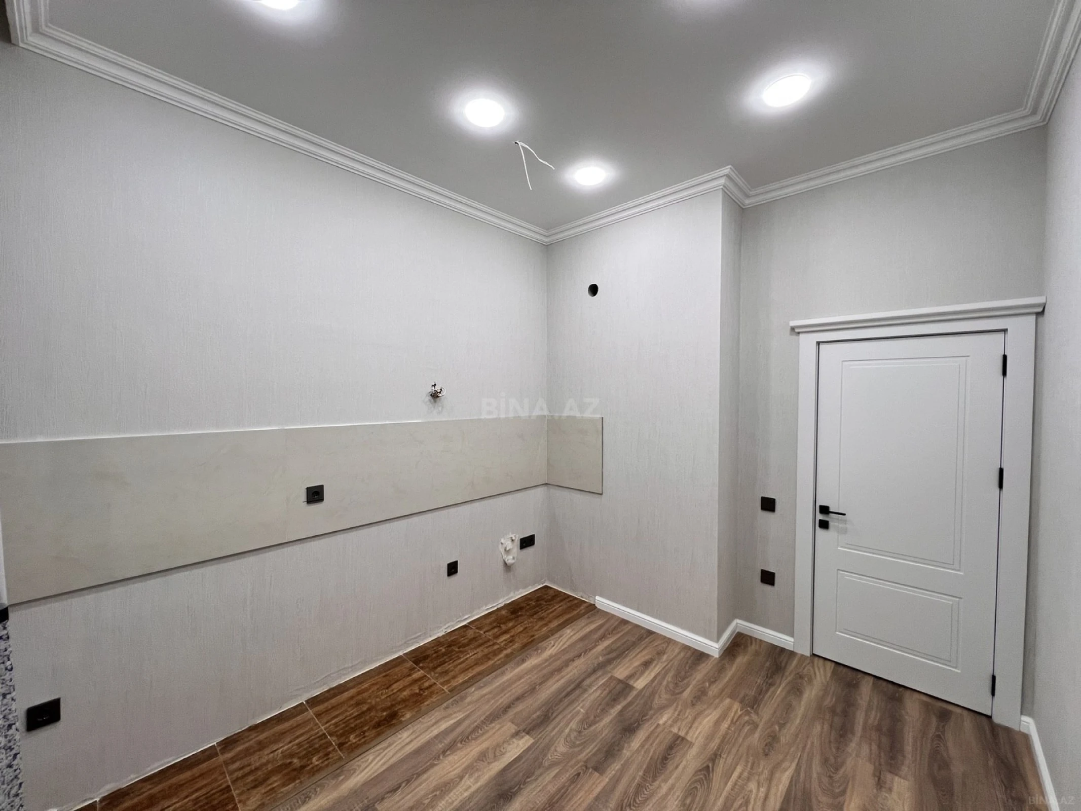 Satılır 2 otaqlı mənzil 93 m²