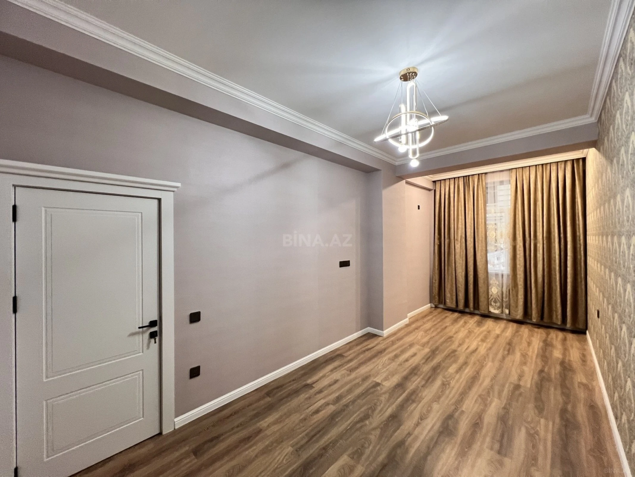 Satılır 2 otaqlı mənzil 93 m²