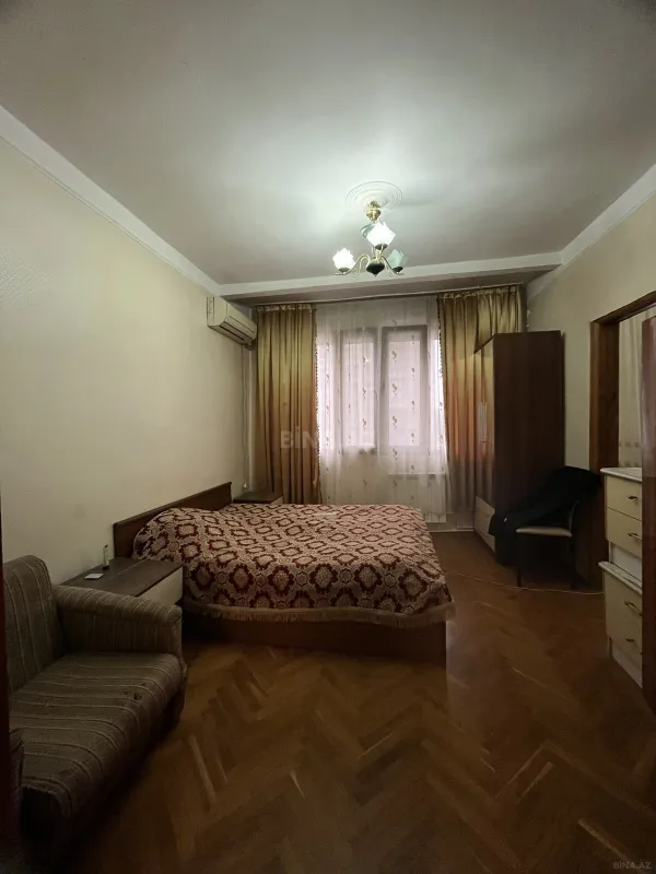 Satılır 4 otaqlı mənzil 100 m²