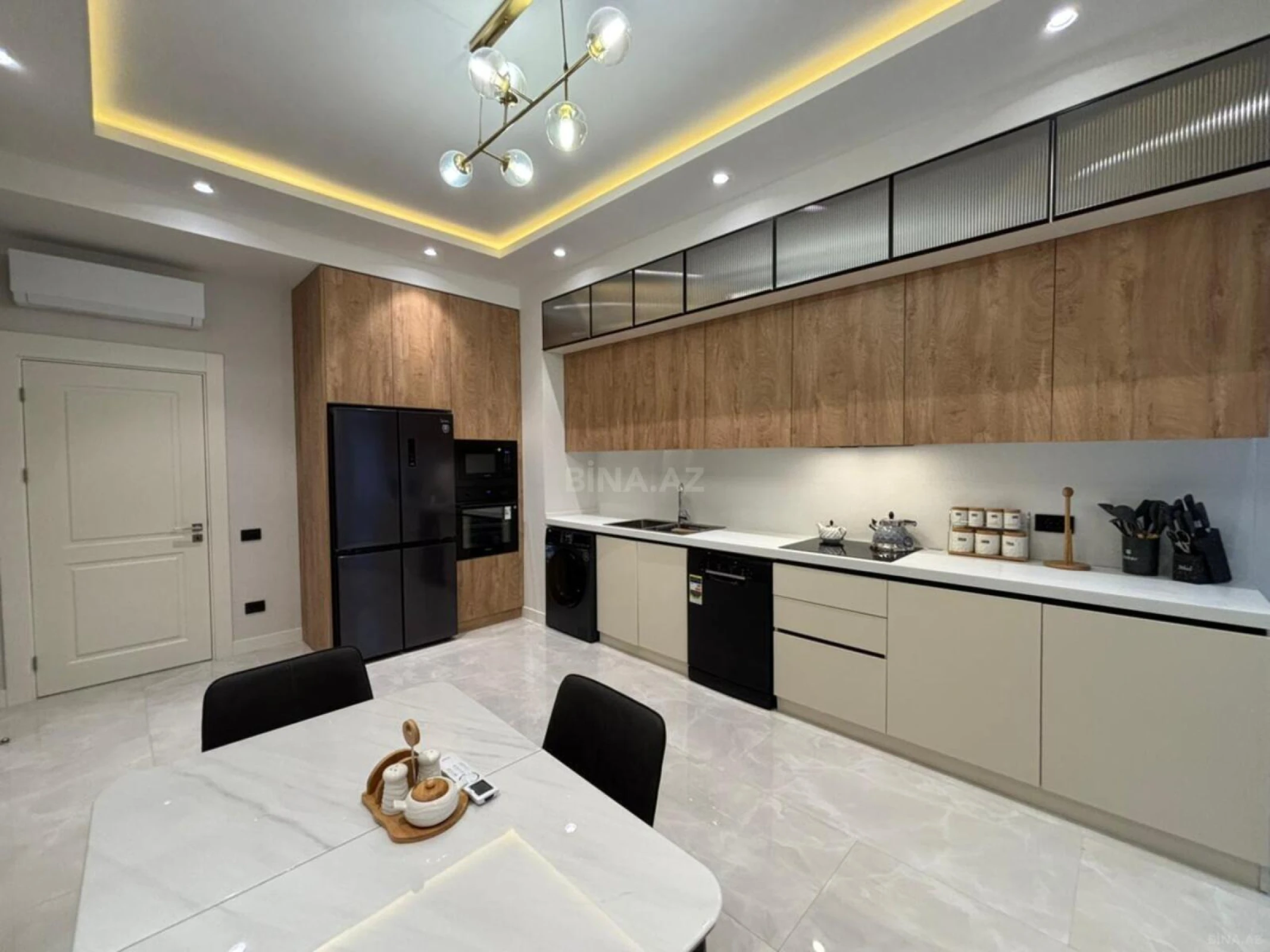 Kirayə verilir 3 otaqlı mənzil 150 m²