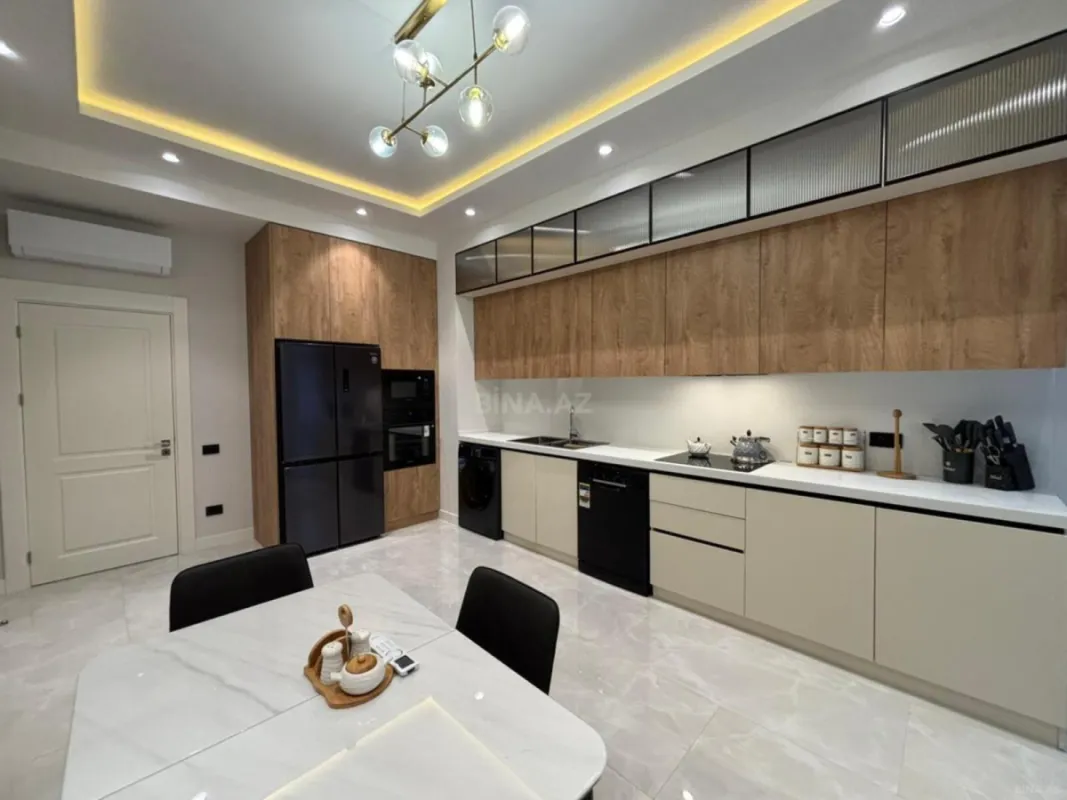 Kirayə verilir 3 otaqlı mənzil 150 m²