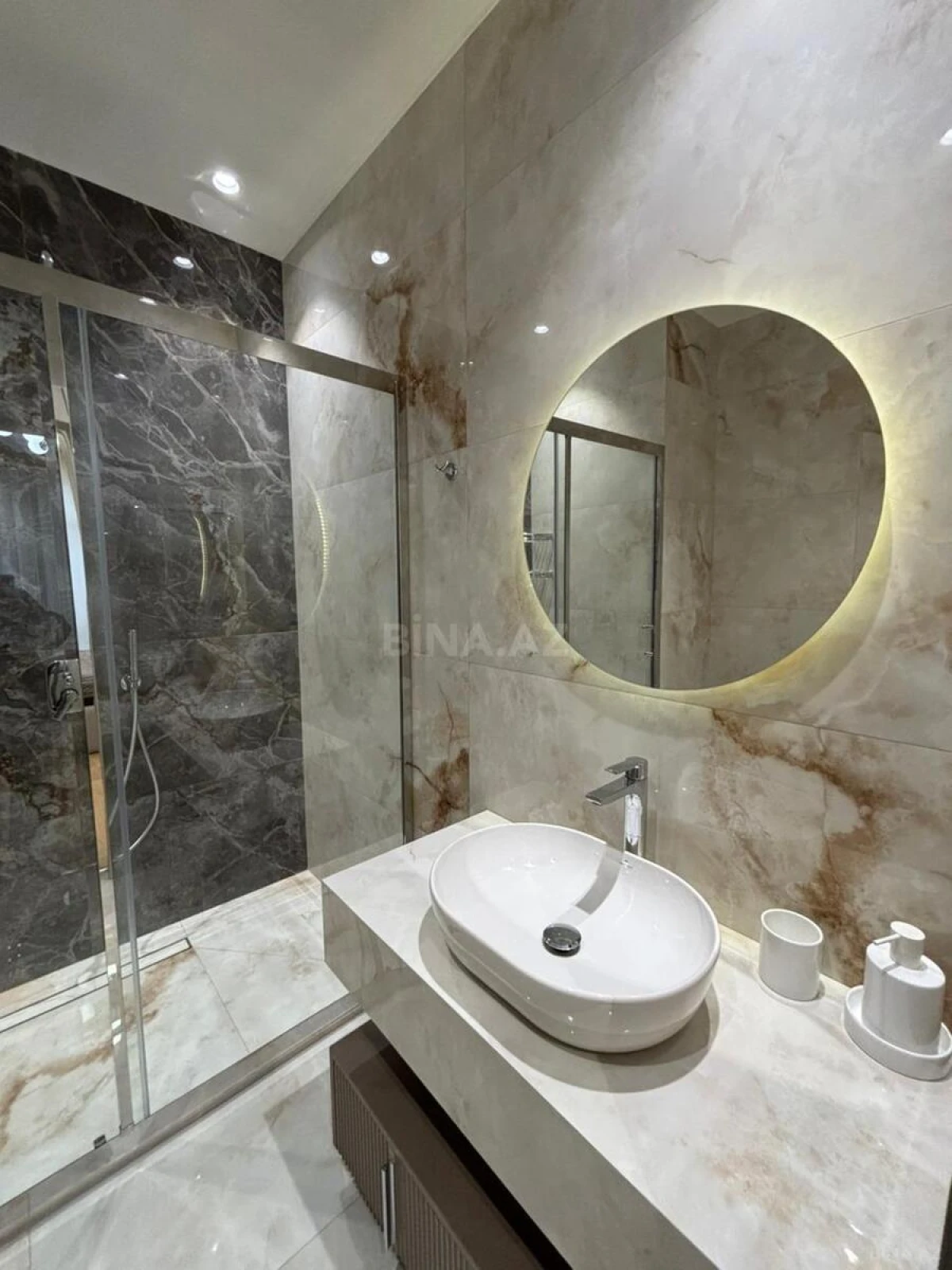 Kirayə verilir 3 otaqlı mənzil 150 m²