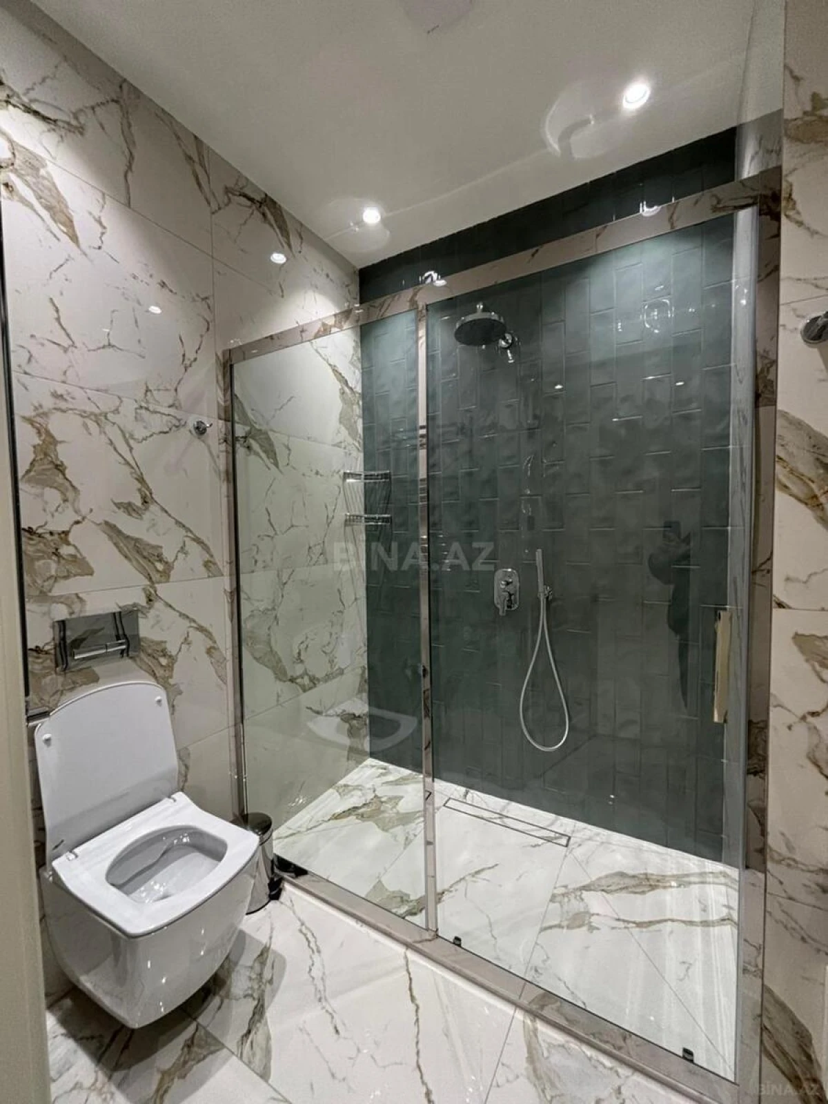 Kirayə verilir 3 otaqlı mənzil 150 m²