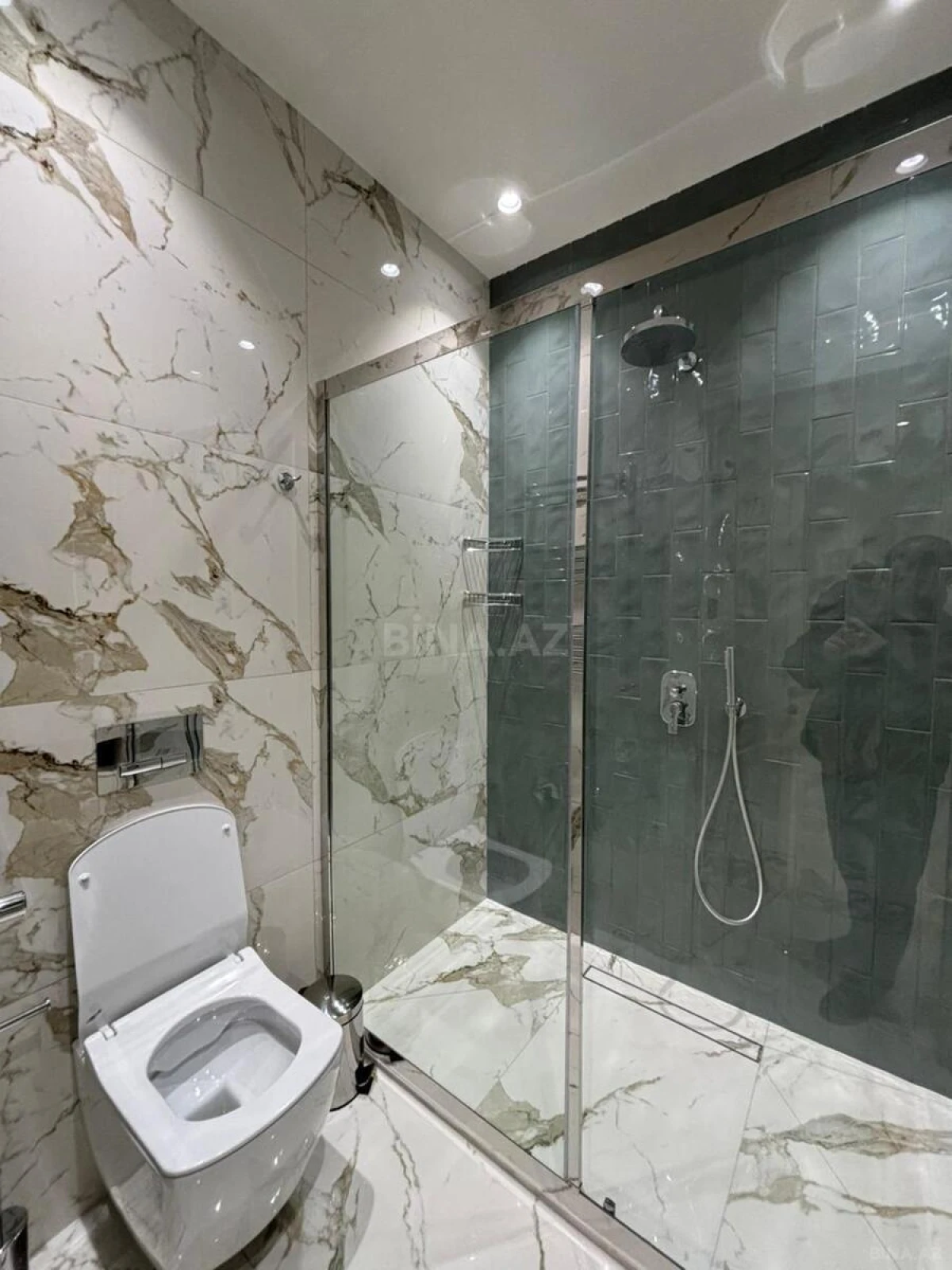 Kirayə verilir 3 otaqlı mənzil 150 m²