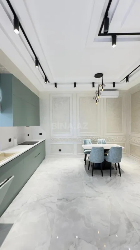 Satılır 5 otaqlı həyət evi 300 m²