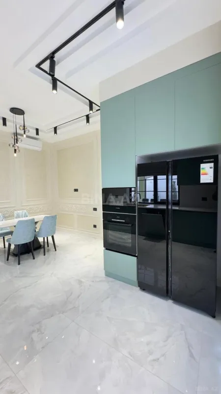 Satılır 5 otaqlı həyət evi 300 m²