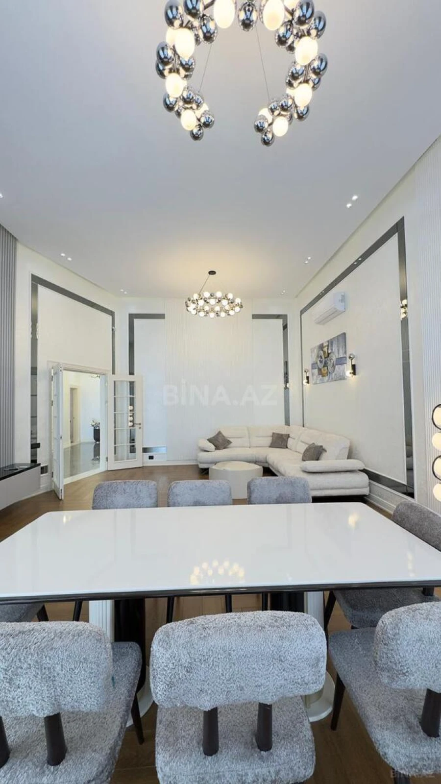 Satılır 5 otaqlı həyət evi 300 m²