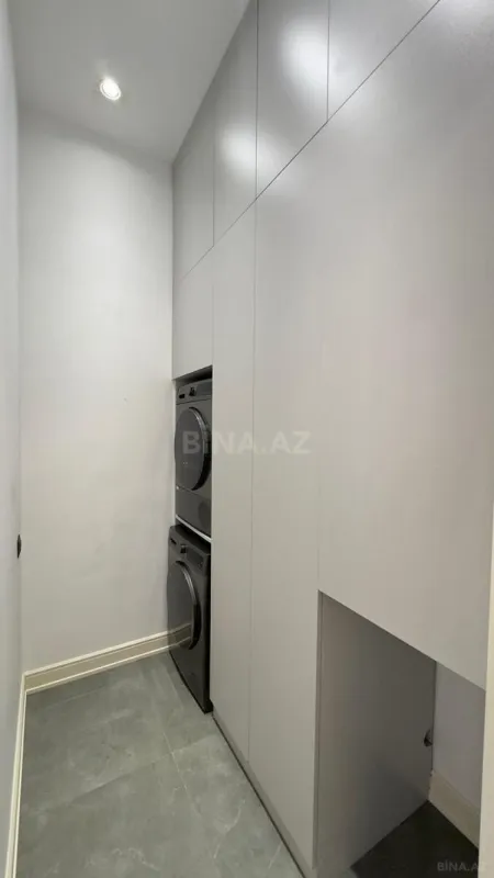 Satılır 5 otaqlı həyət evi 300 m²