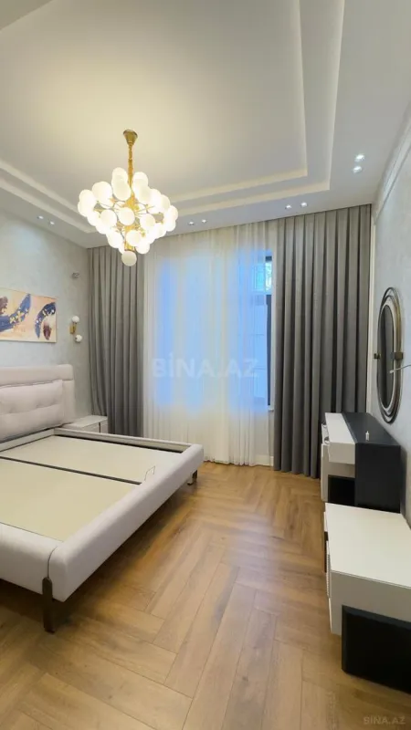 Satılır 5 otaqlı həyət evi 300 m²