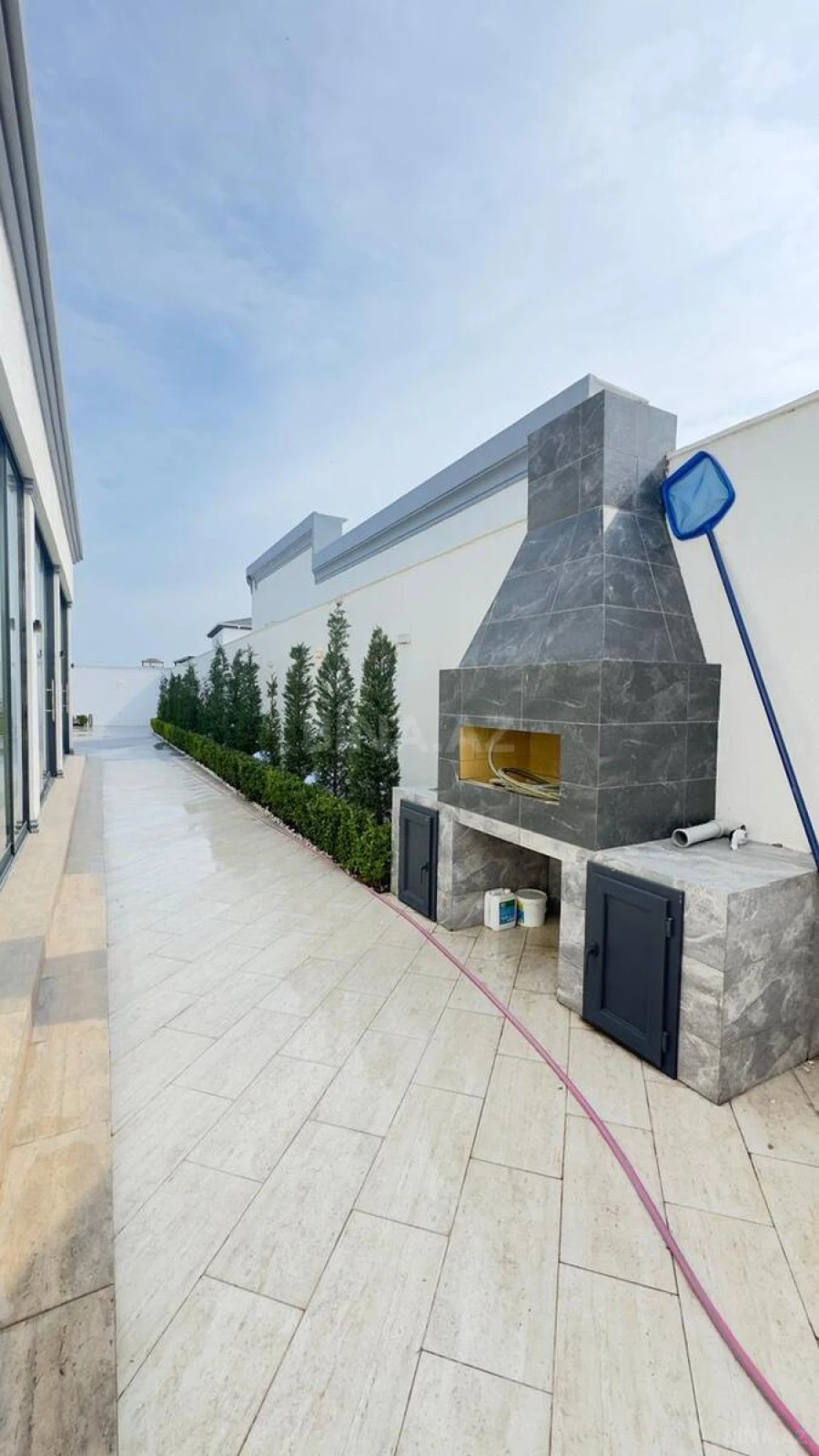 Satılır 5 otaqlı həyət evi 300 m²