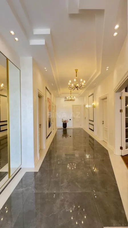 Satılır 5 otaqlı həyət evi 300 m²