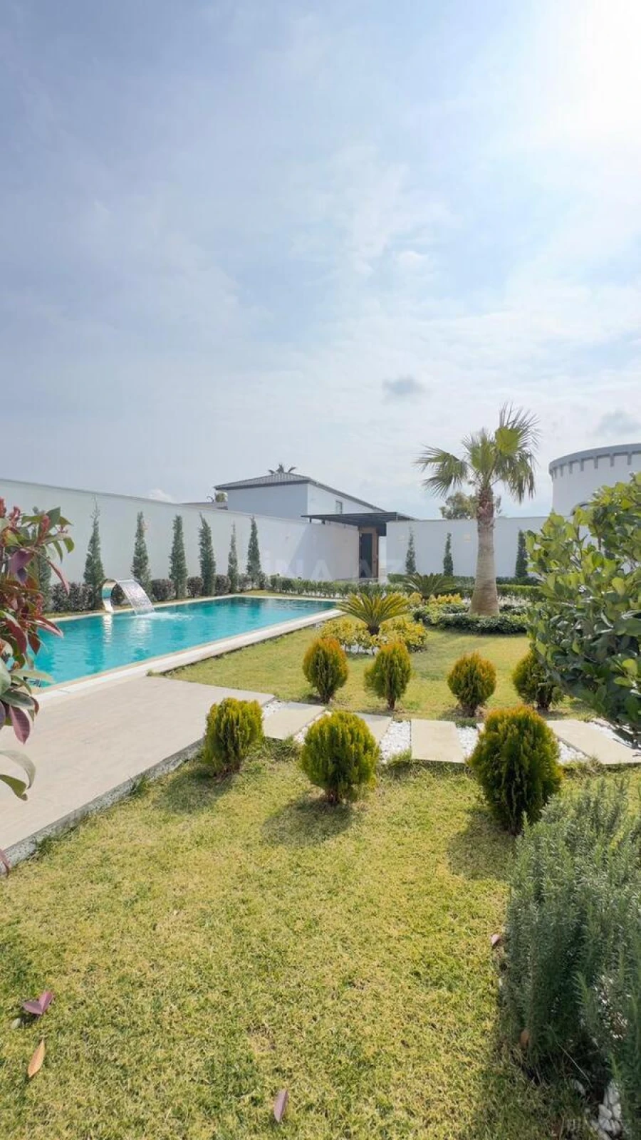 Satılır 5 otaqlı həyət evi 300 m²